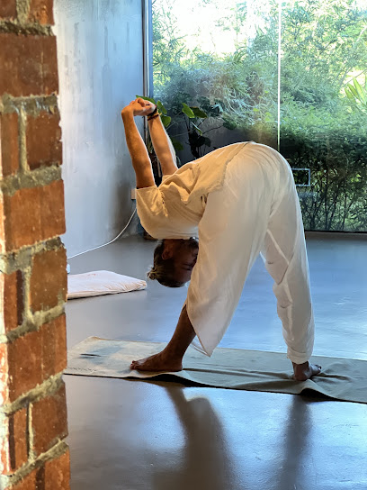 Classical Hatha Yoga with Homin (certified by Sadhguru Gurukulam) in Shah Alam