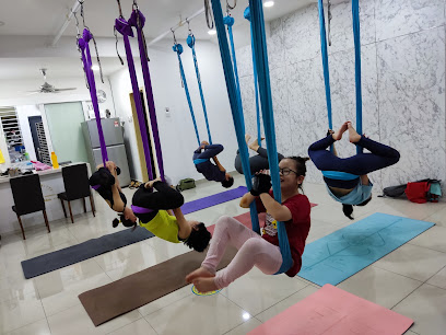 Flying Kitty Yoga and Music Amverton in Klang